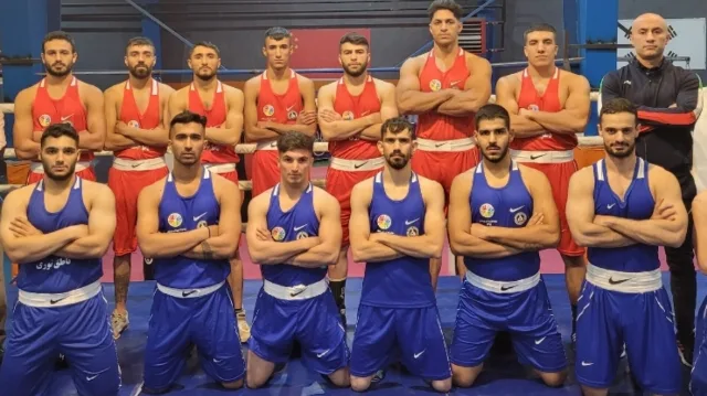 ورزشکاران تیم در کنار یکدیگر