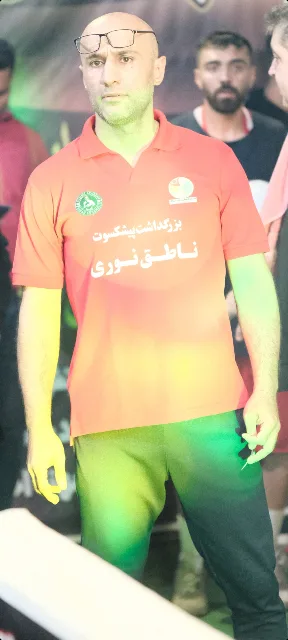 قابی از حضور ورزشی در کنار رینگ
